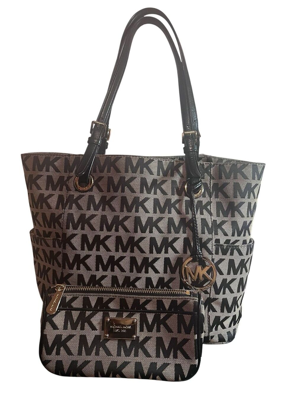 MK26. Michael Kors Jet Set Tote w/matching pouch